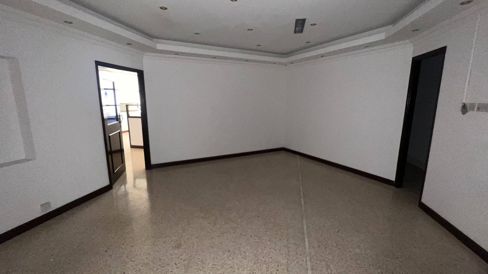 Building Bait Khuwair - Commercial · krumc-00241